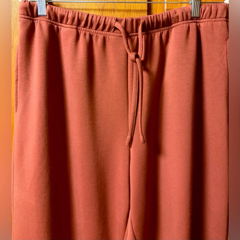 Cueply Two-Piece Matching Lounge Set - Picture 10 of 13